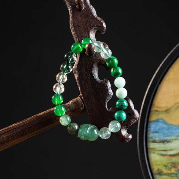 Natural  bracelet green crystal